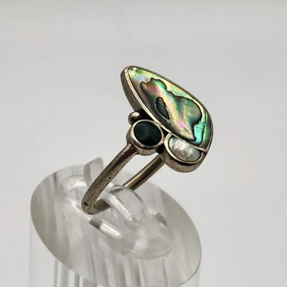 Handcrafted Abalone, Mabe Pearl, & Malachite Silver Tone Ring (7)